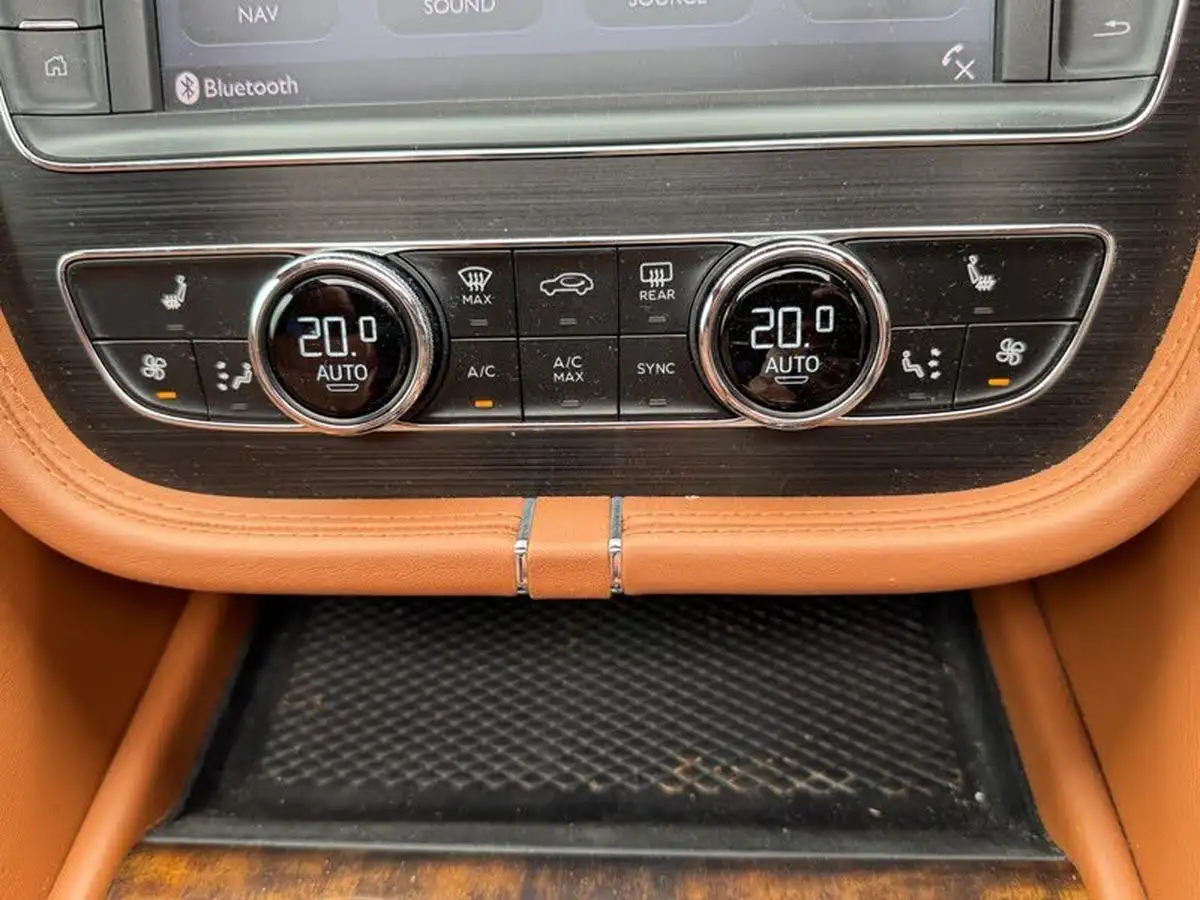 2019-bentley-bentayga-40-v8-big-79