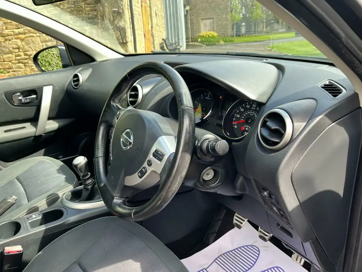 2011-nissan-qashqai2-15td-n-tec-big-27