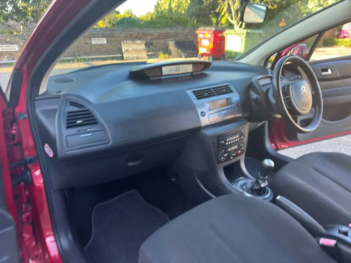 2009-citroen-c4-16-vtr-coupe-3d-1587cc-big-22