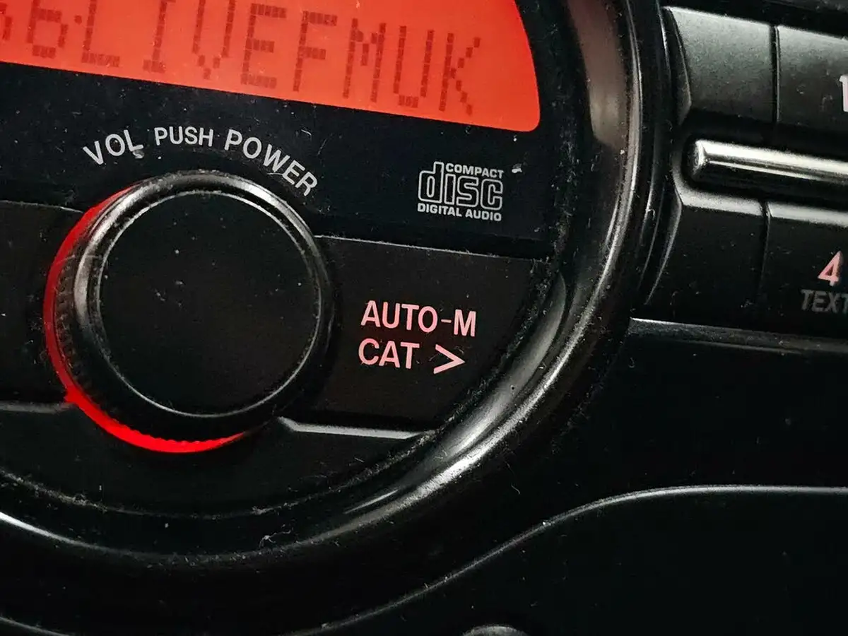2013-mazda-mazda2-13-ts-air-con-big-58