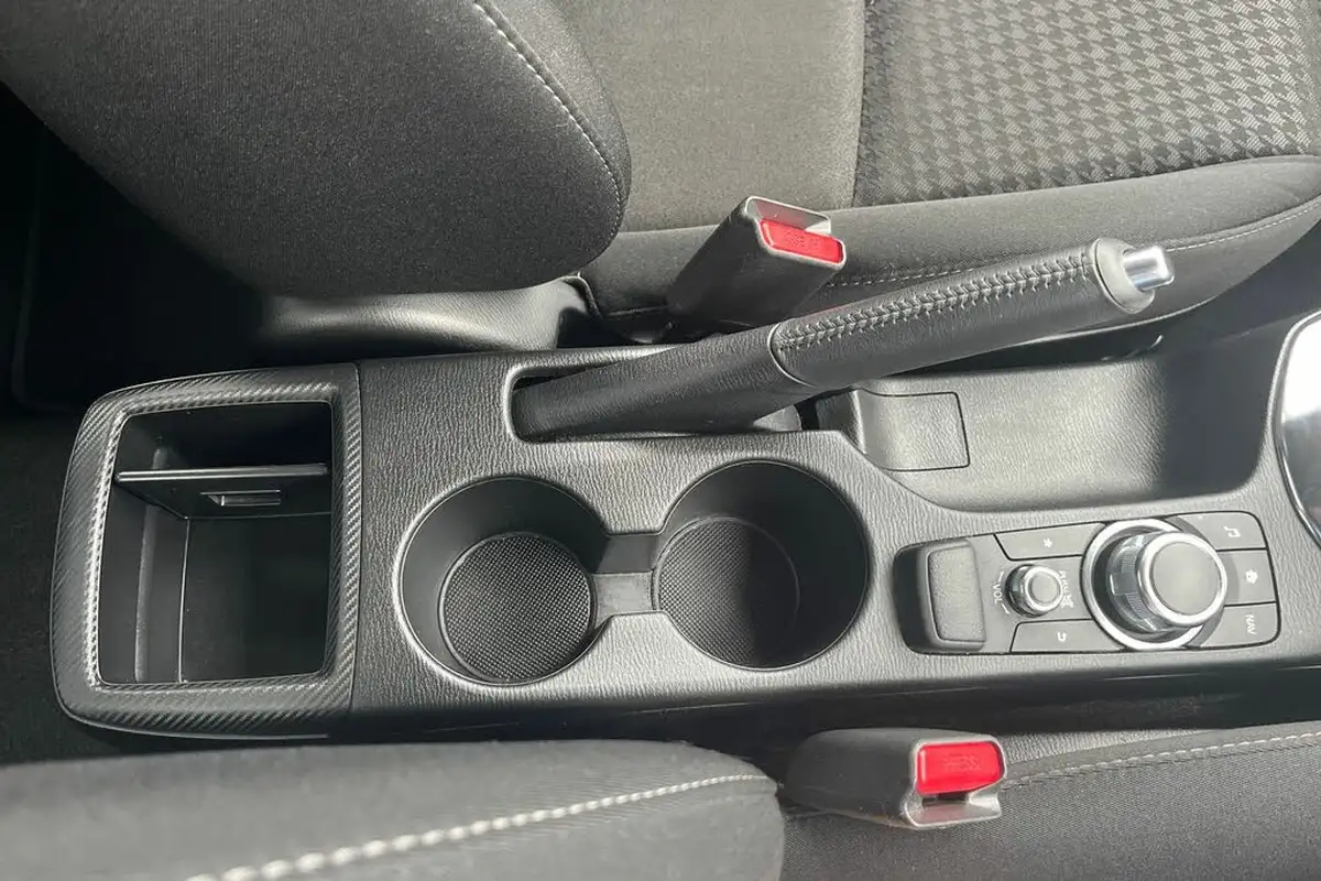 2018-mazda-mazda2-15-sport-black-big-28