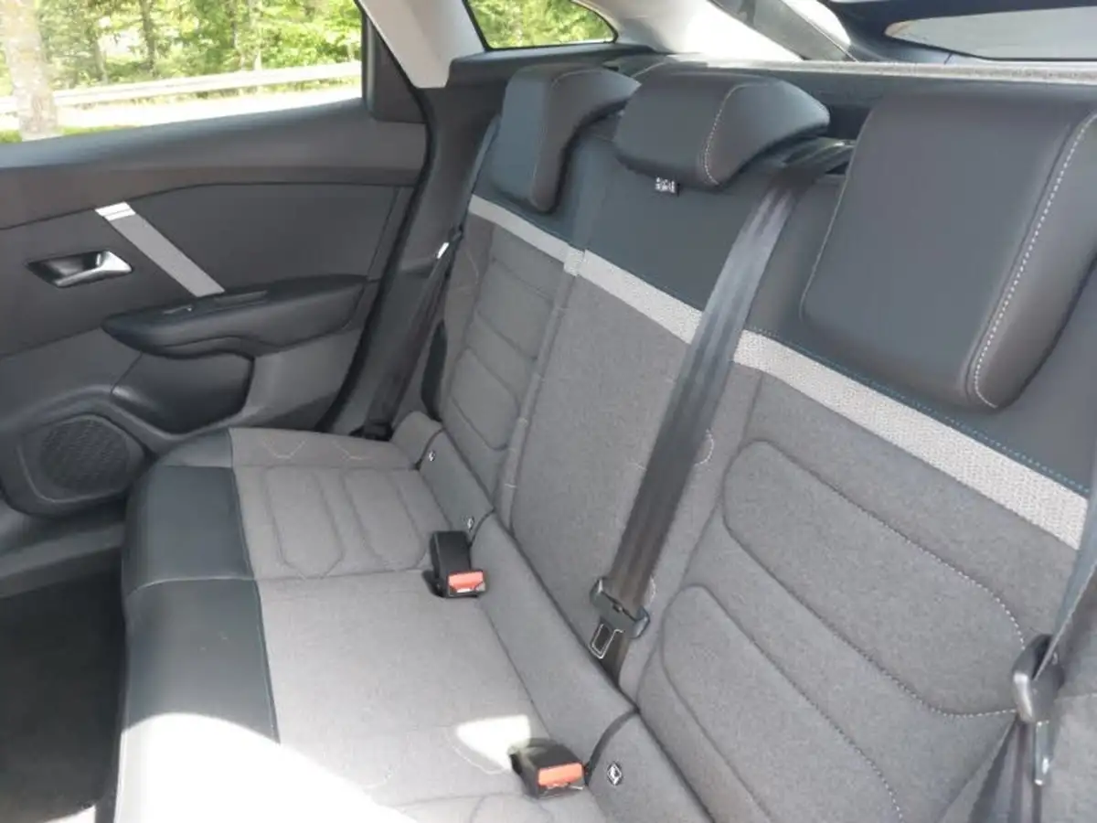 2022-citroen-c4-12-puretech-shine-130ps-big-5