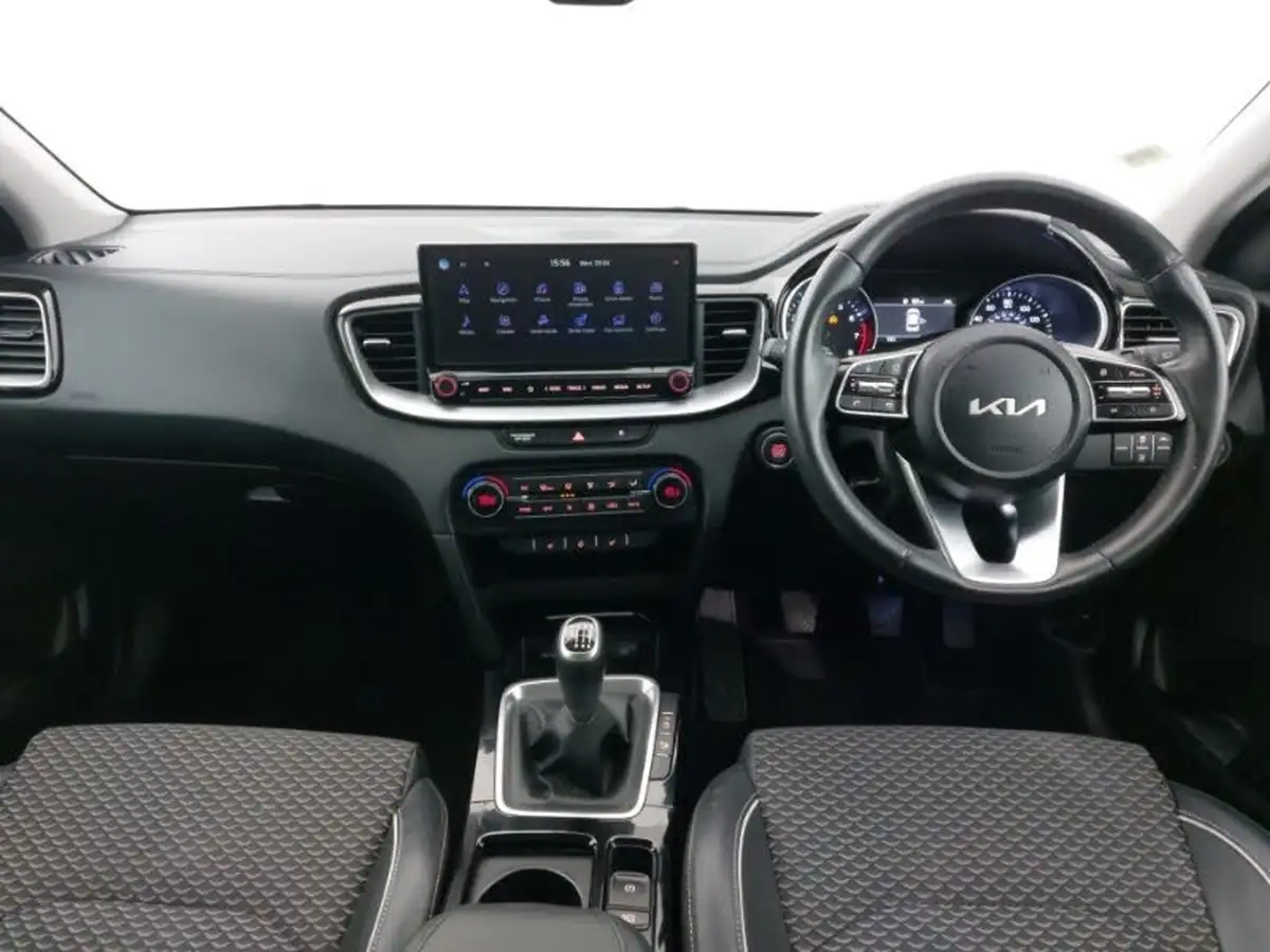 2022-kia-xceed-15-t-gdi-3-big-2