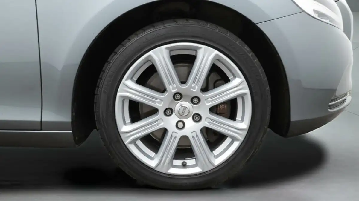 2018-volvo-v40-15-t3-inscription-big-18