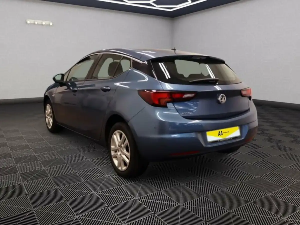 2016-vauxhall-astra-14i-design-hatchback-1399cc-big-2