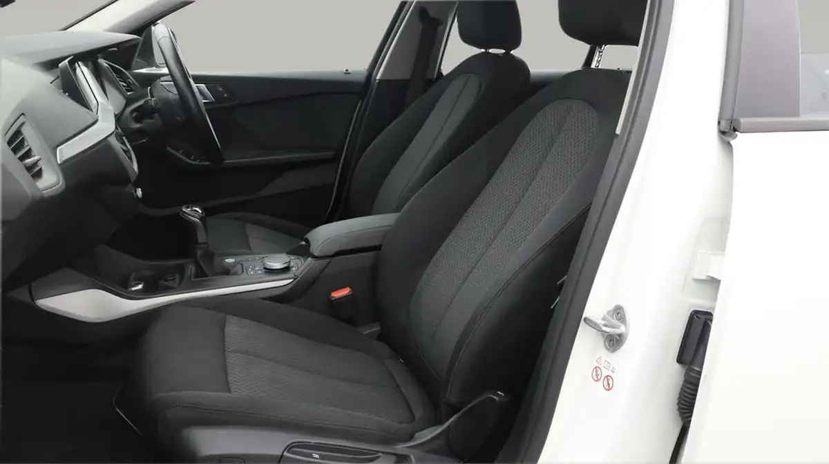 2021-bmw-1-series-15-118i-se-lcp-big-13