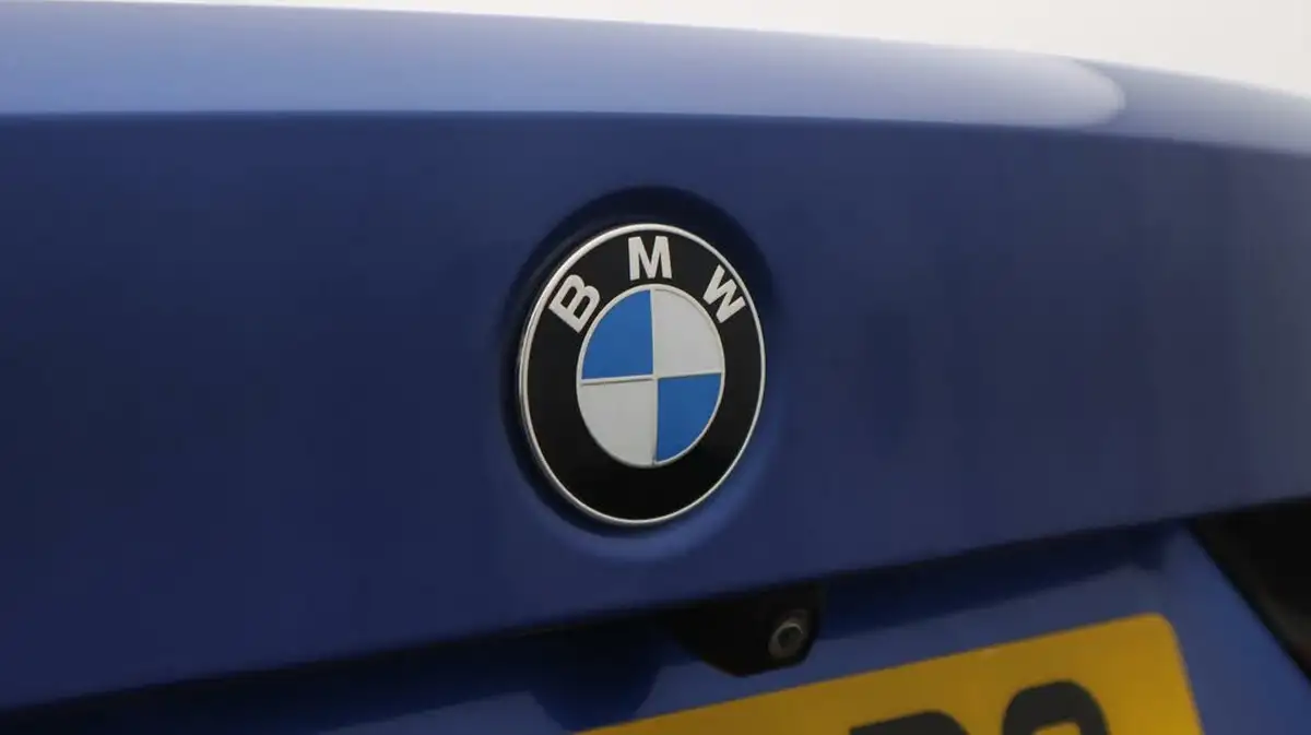 2019-bmw-3-series-20-330e-m-sport-plus-pack-big-19