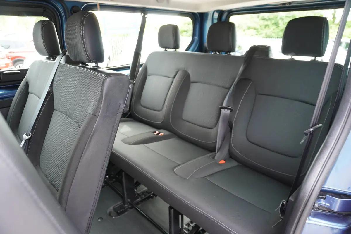 2020-renault-trafic-passenger-20dci-ll30-170-sport-nav-big-10