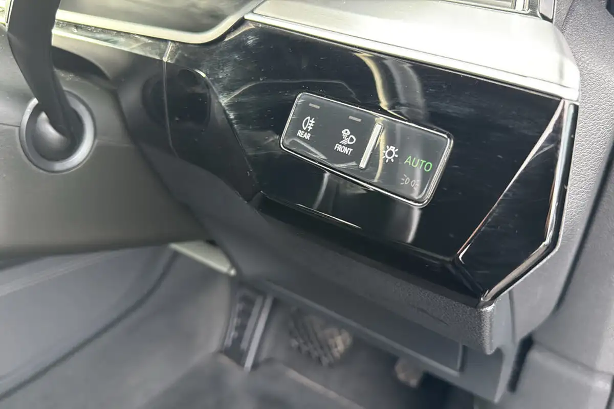2020-audi-e-tron-55e-s-line-sportback-big-30
