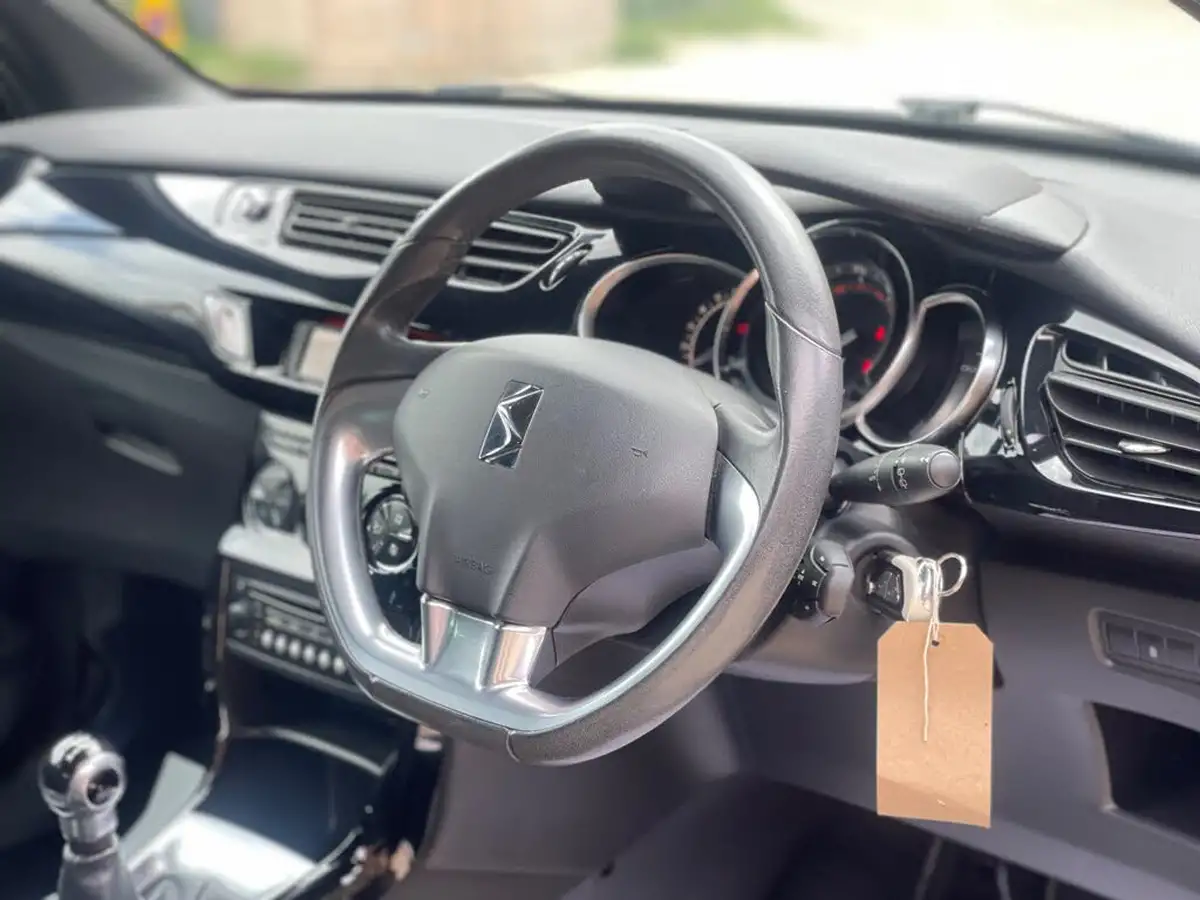2013-citroen-ds3-16-dstyle-plus-vti-big-12