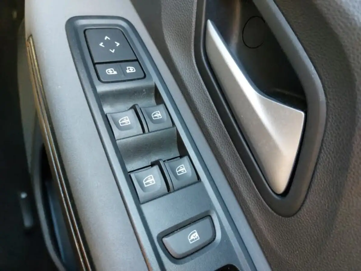 2023-dacia-sandero-stepway-10-tce-essential-90bhp-big-11