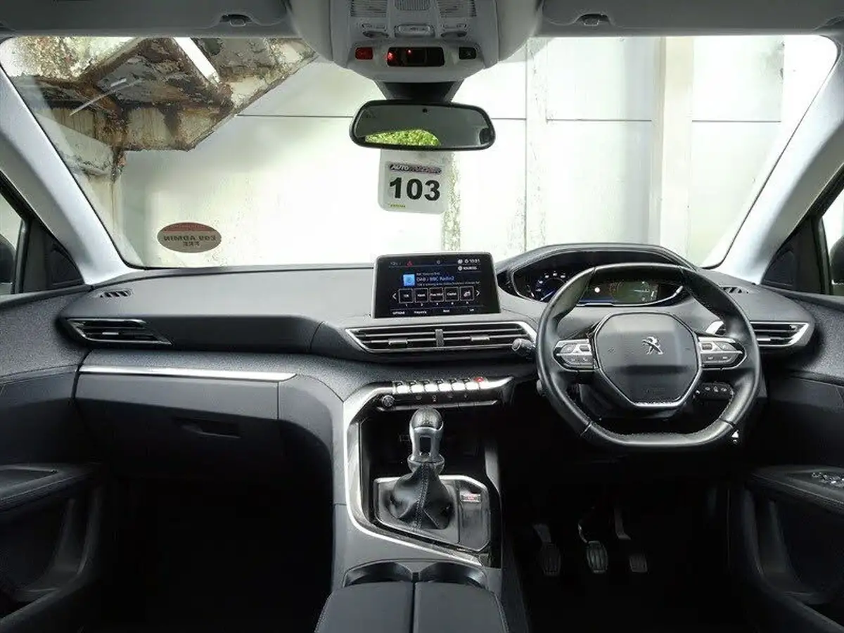 2020-peugeot-3008-suv-12-puretech-allure-big-10
