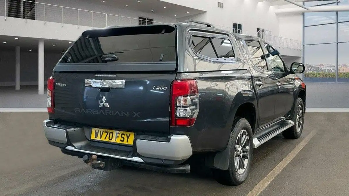 2020-mitsubishi-l200-22di-d-barbarian-x-big-7