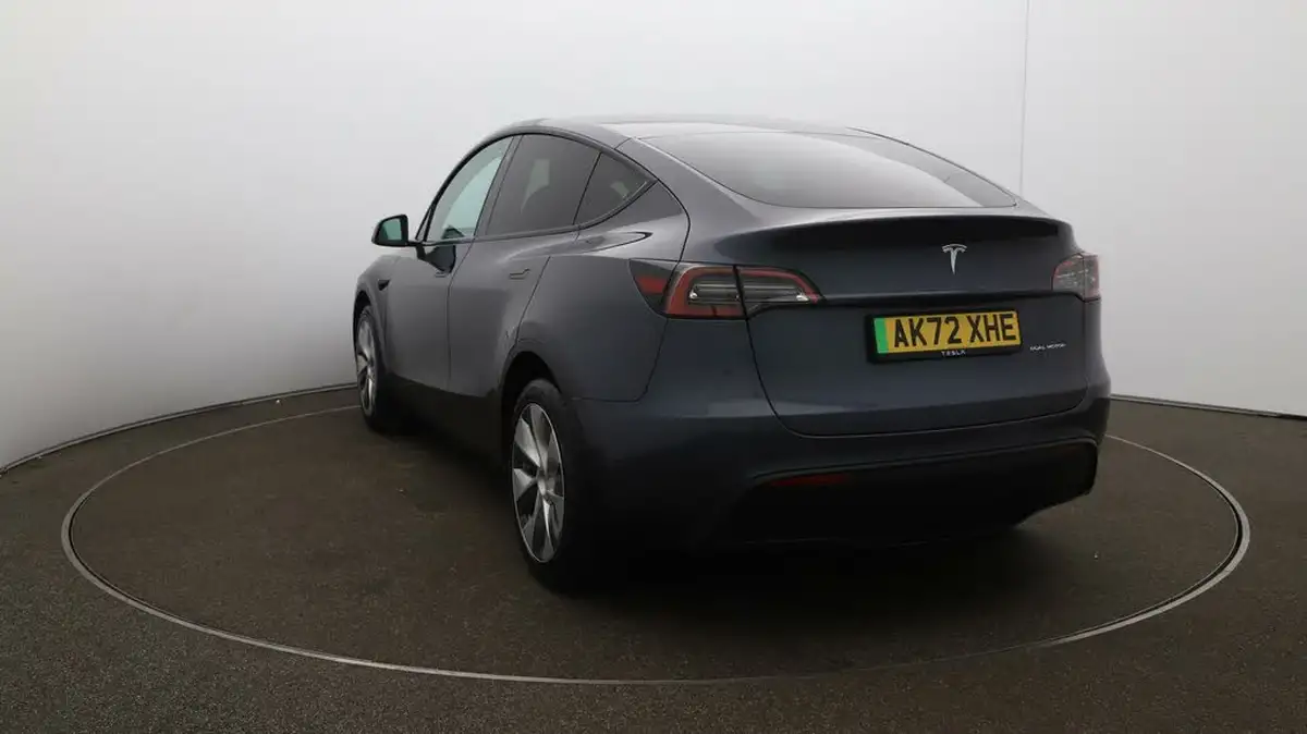 2022-tesla-model-y-e-long-range-big-58