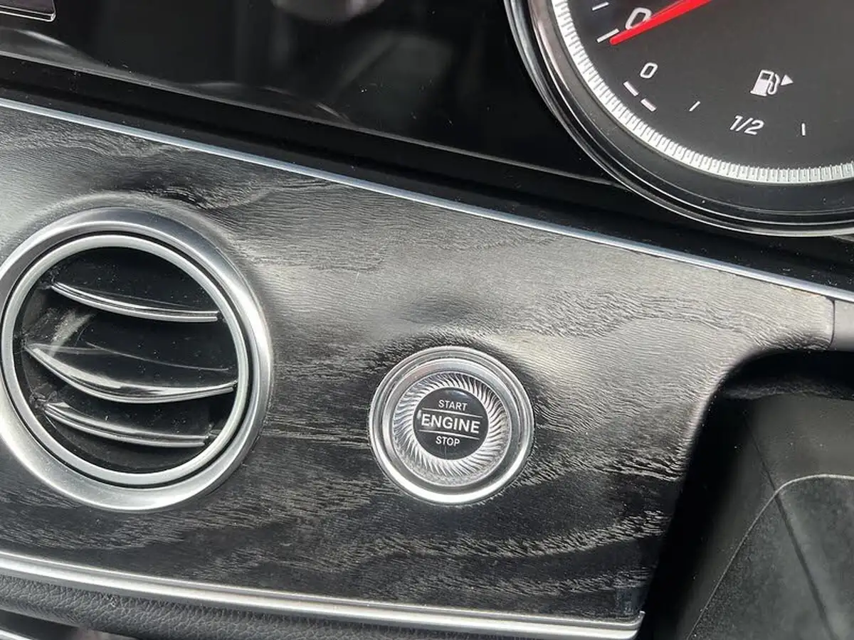 2016-mercedes-benz-e-class-20d-e220d-amg-line-ss-saloon-4d-big-28