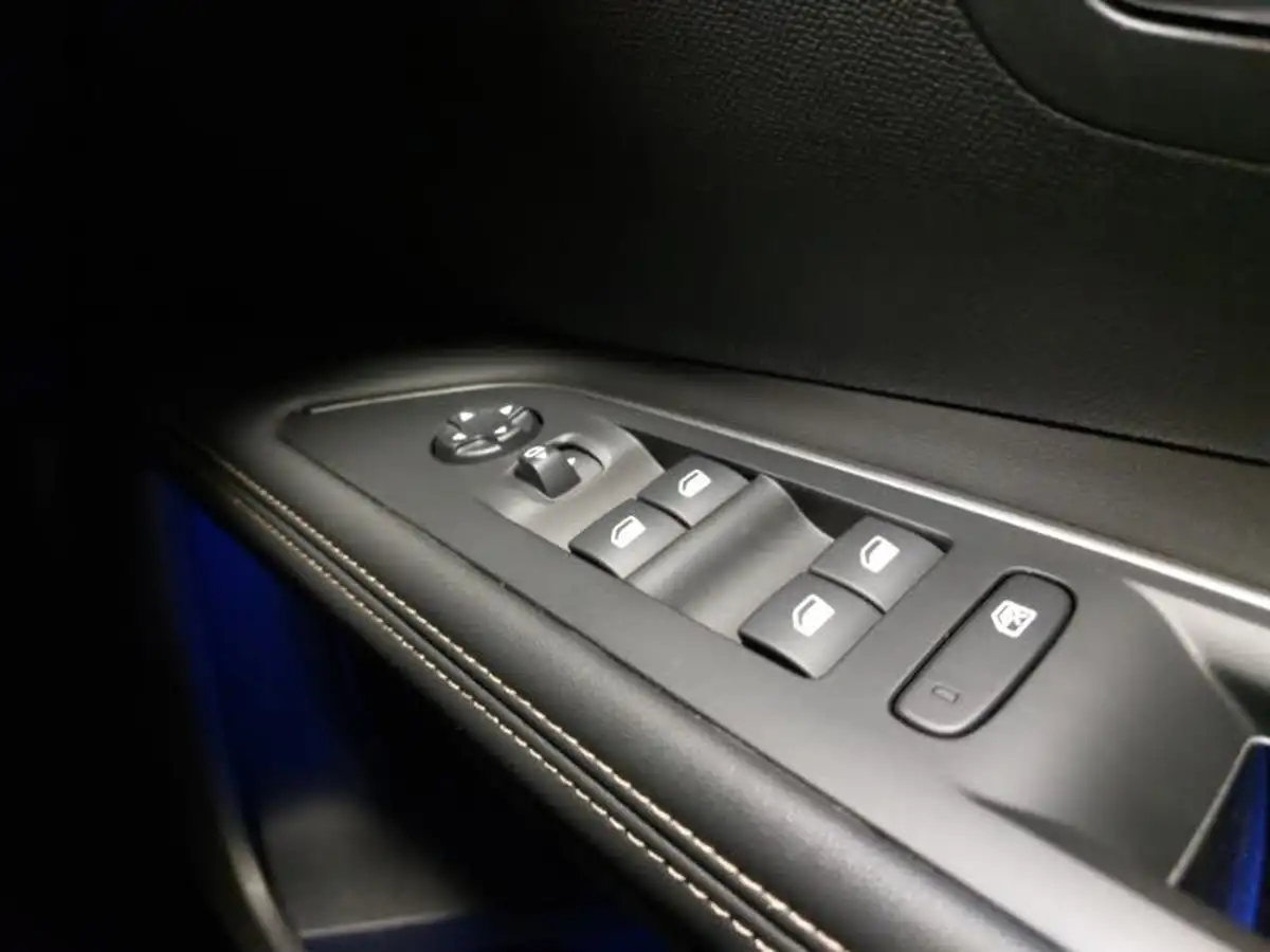 2023-peugeot-3008-suv-12-puretech-gt-136ps-hybrid-e-dsc6-big-11