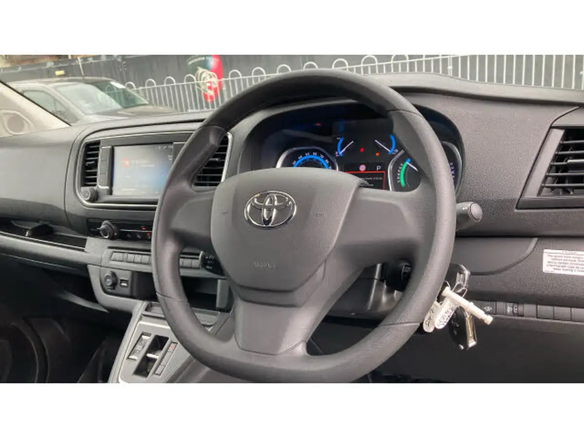 2023-toyota-proace-city-e-icon-l2-big-7