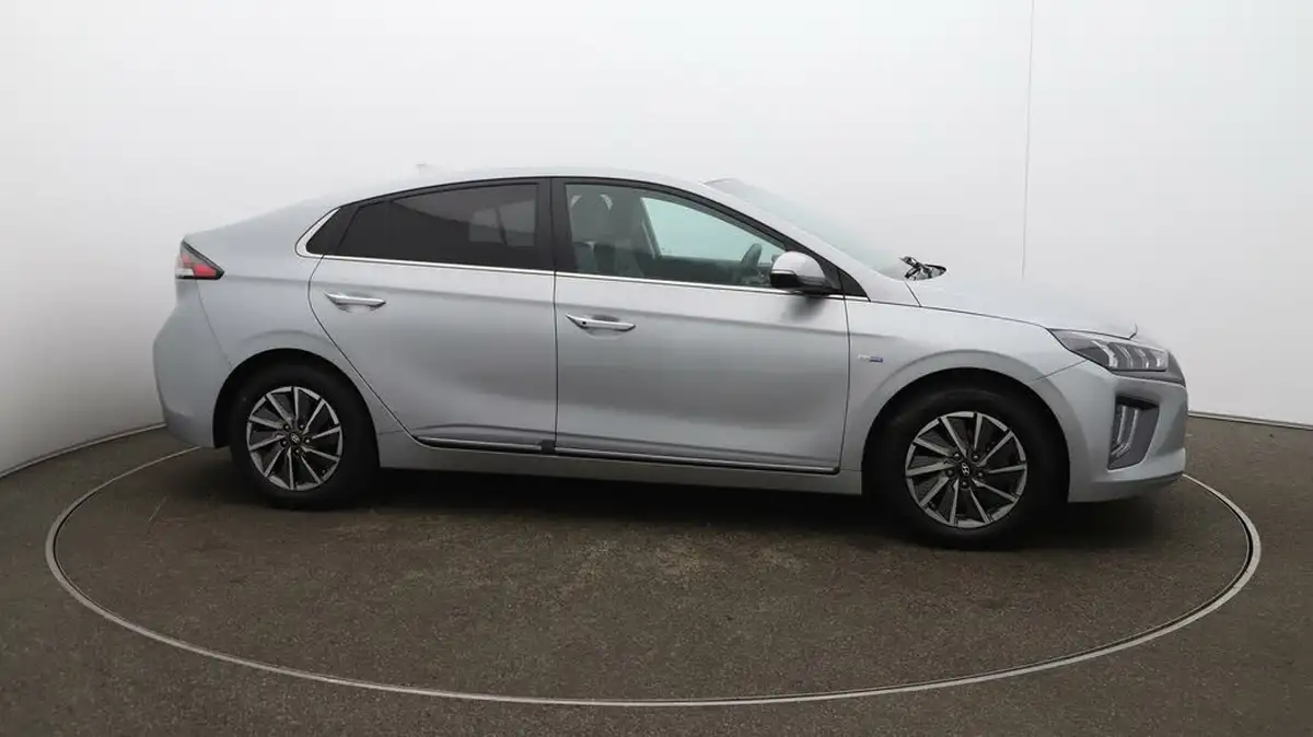 2020-hyundai-ioniq-e-premium-se-electric-100kw-big-49