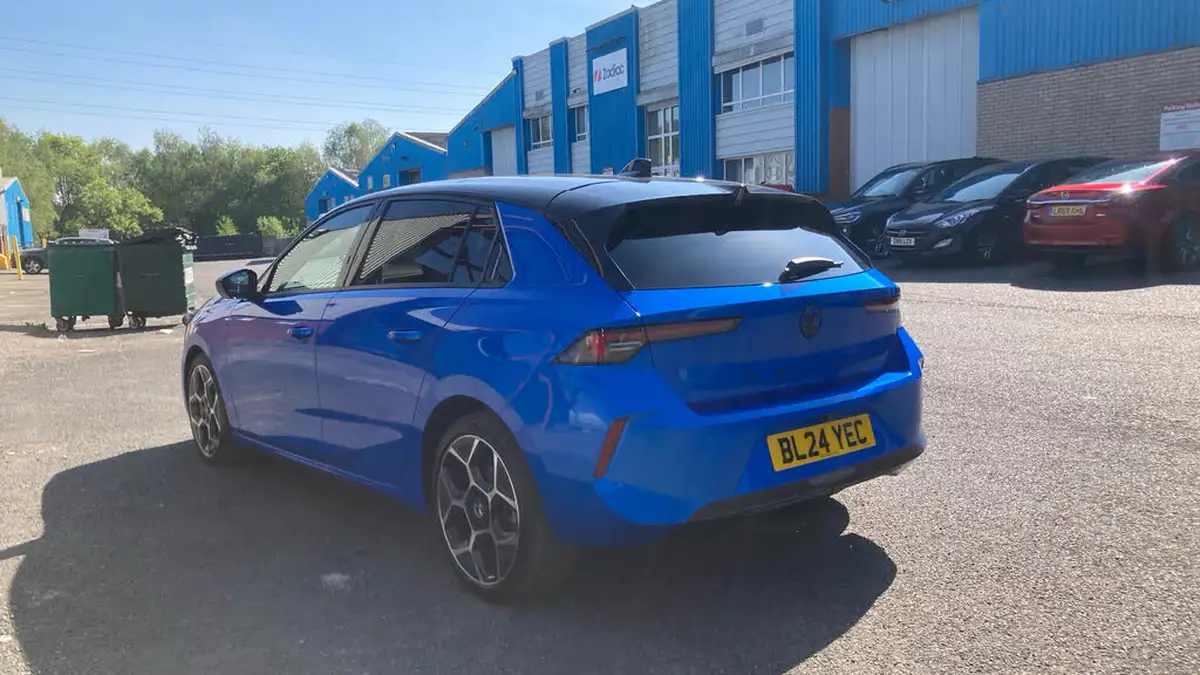 2024-vauxhall-astra-12-turbo-ultimate-130ps-hatchback-auto-big-4