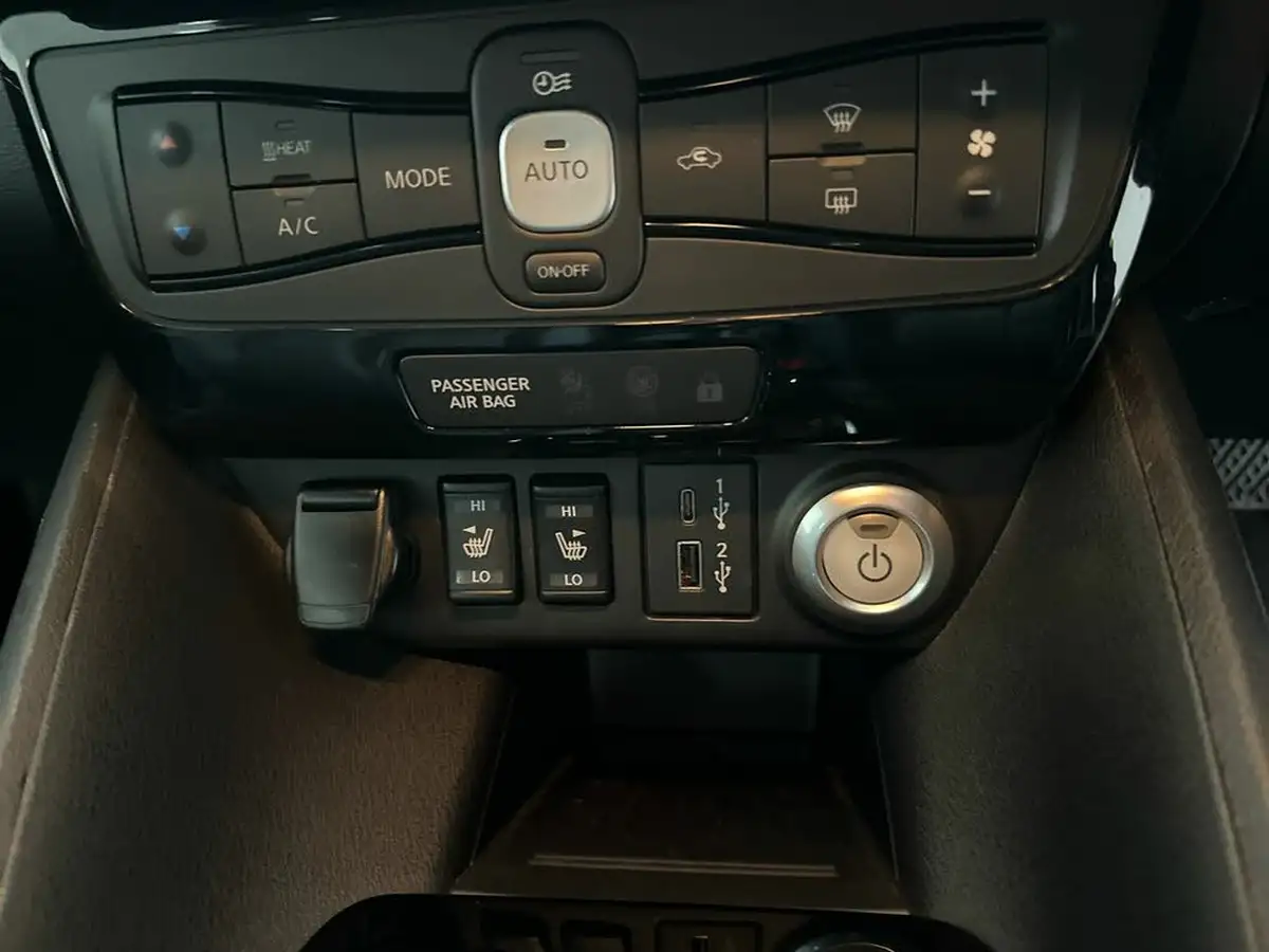 2022-nissan-leaf-e-tekna-big-23