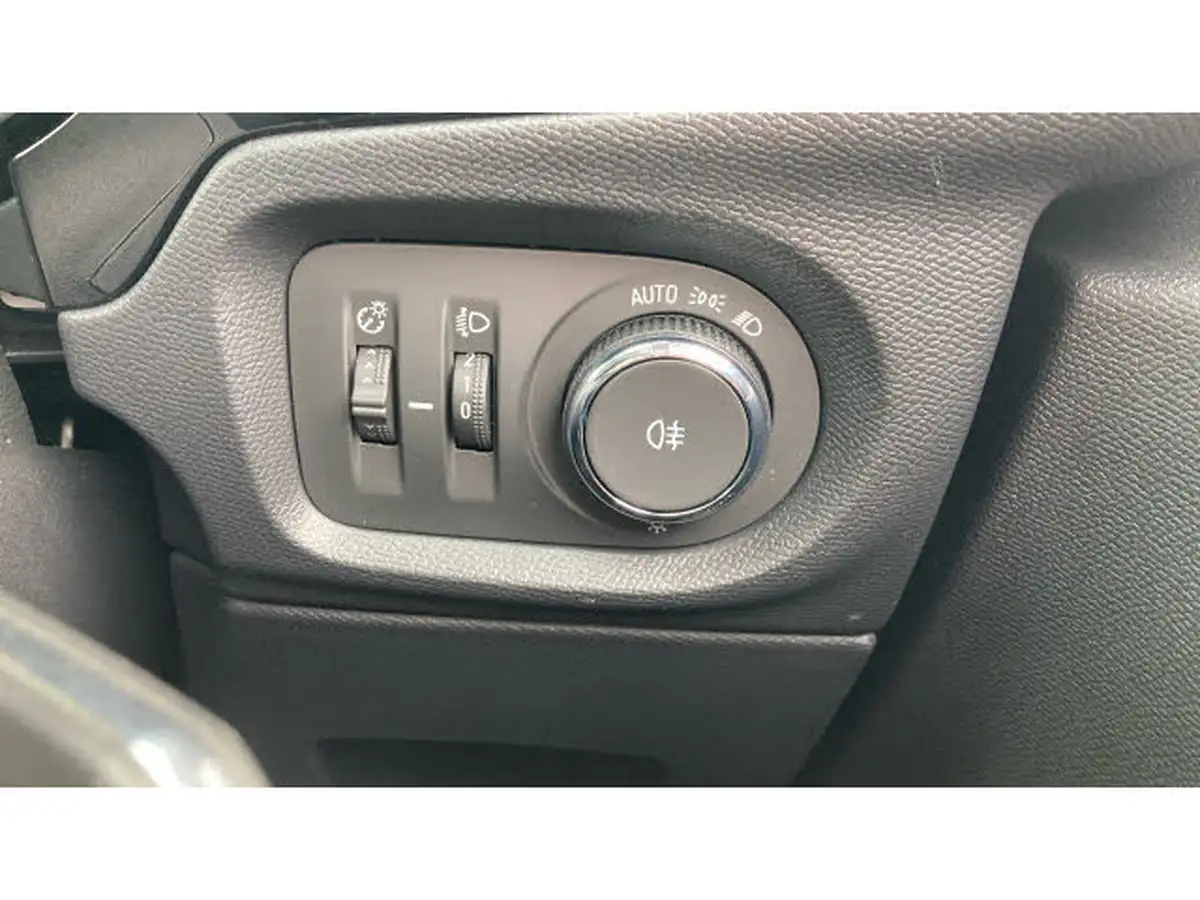 2021-vauxhall-corsa-12i-se-big-23