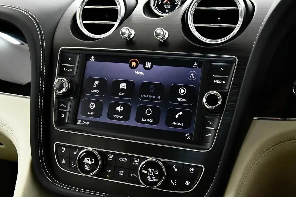 2019-bentley-bentayga-40-v8-big-32