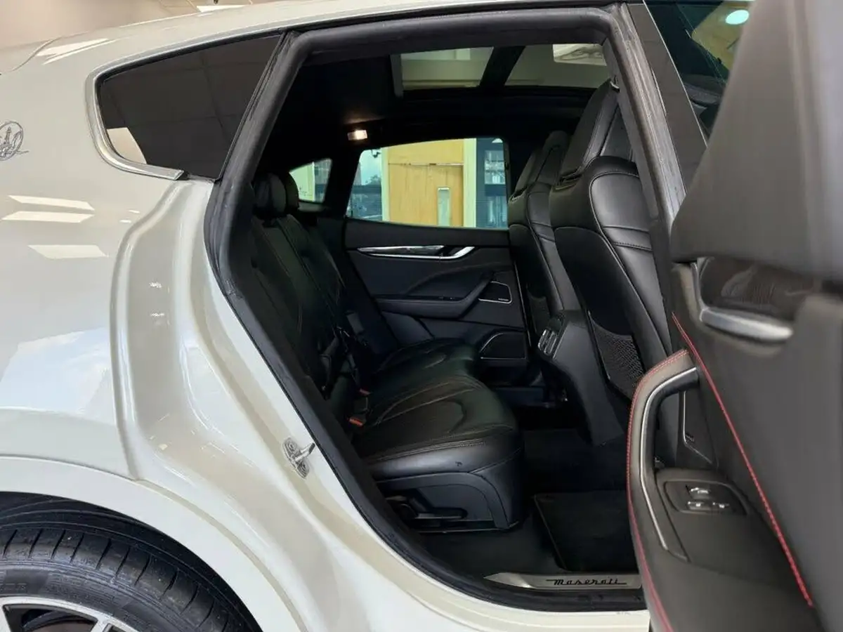 2017-maserati-levante-big-66