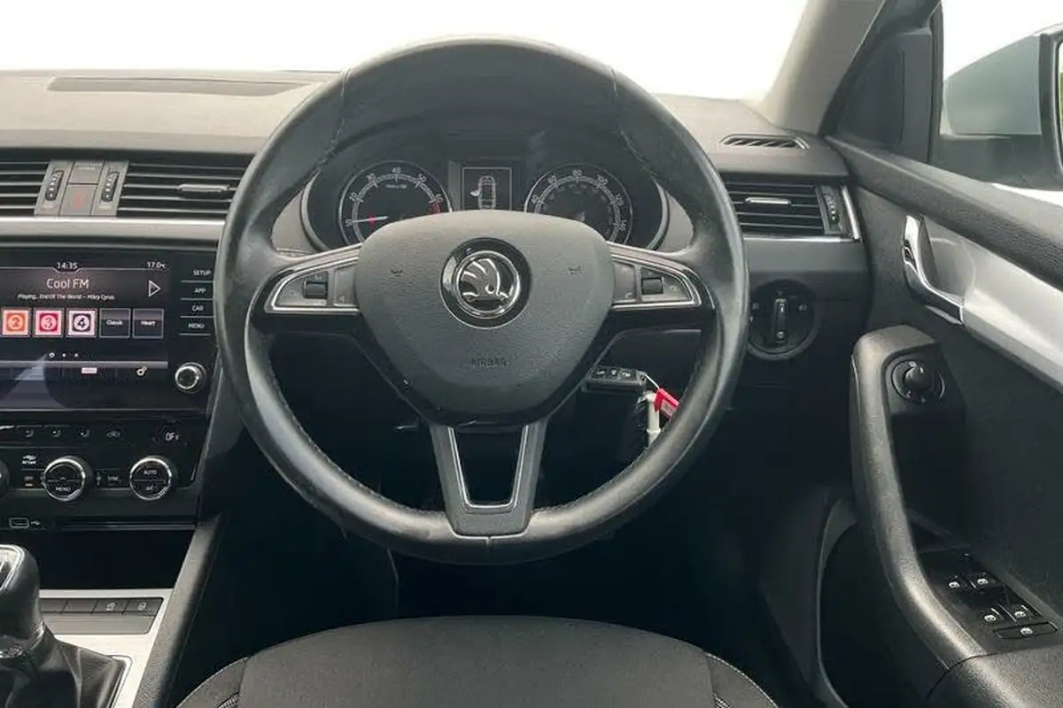 2018-skoda-octavia-10-tsi-se-estate-big-10