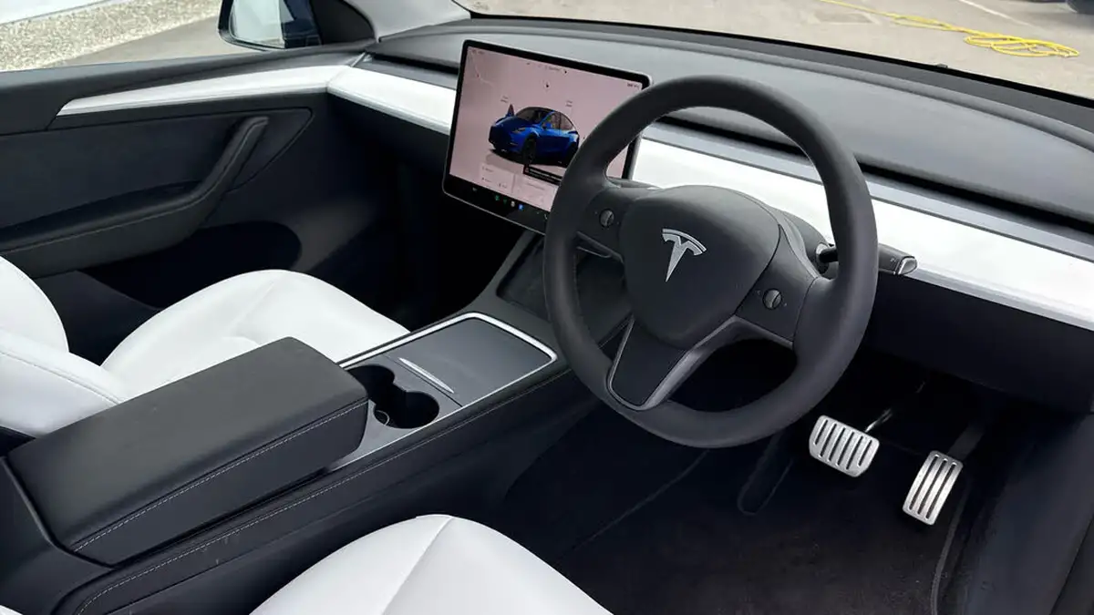 2023-tesla-model-y-e-performance-big-12