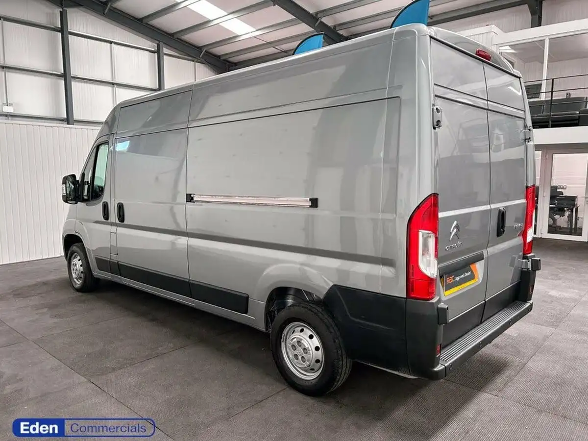 2022-citroen-relay-22bluehdi-35-l3h2-enterprise-panel-big-6