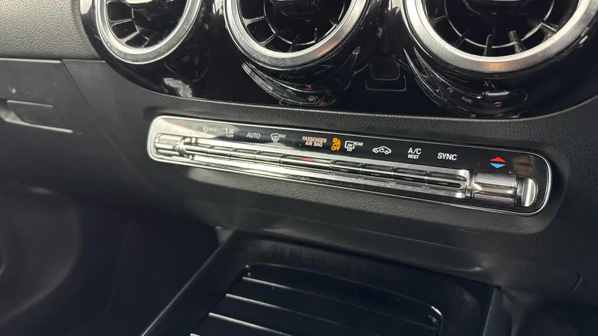 2021-mercedes-benz-gla-class-20d-gla-200d-sport-executive-big-18