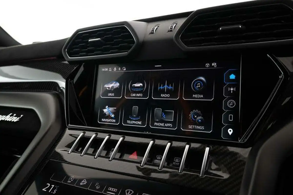 2024-lamborghini-urus-40-no-trim-big-14