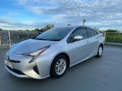 2017-toyota-prius-small-10