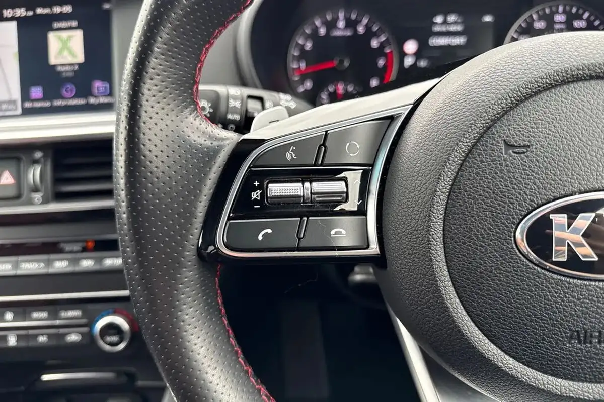 2018-kia-optima-20-t-gdi-gt-big-40
