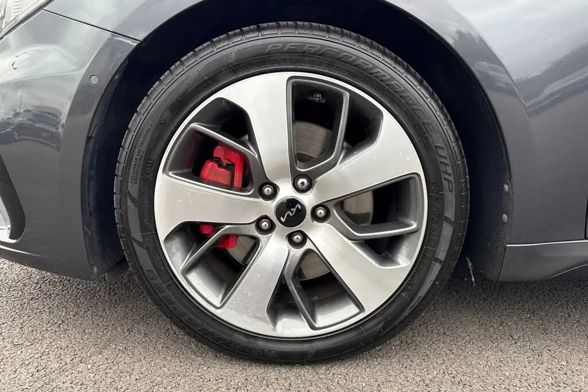 2018-kia-optima-20-t-gdi-gt-big-12