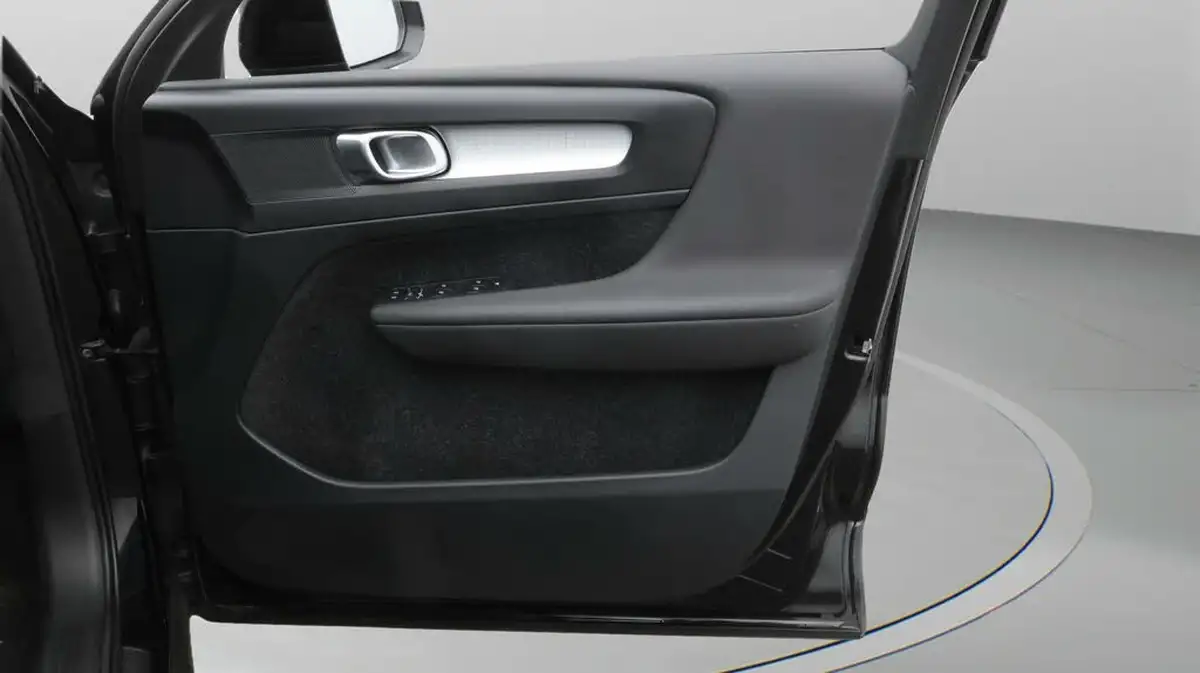 2019-volvo-xc40-20td-d3-momentum-big-15