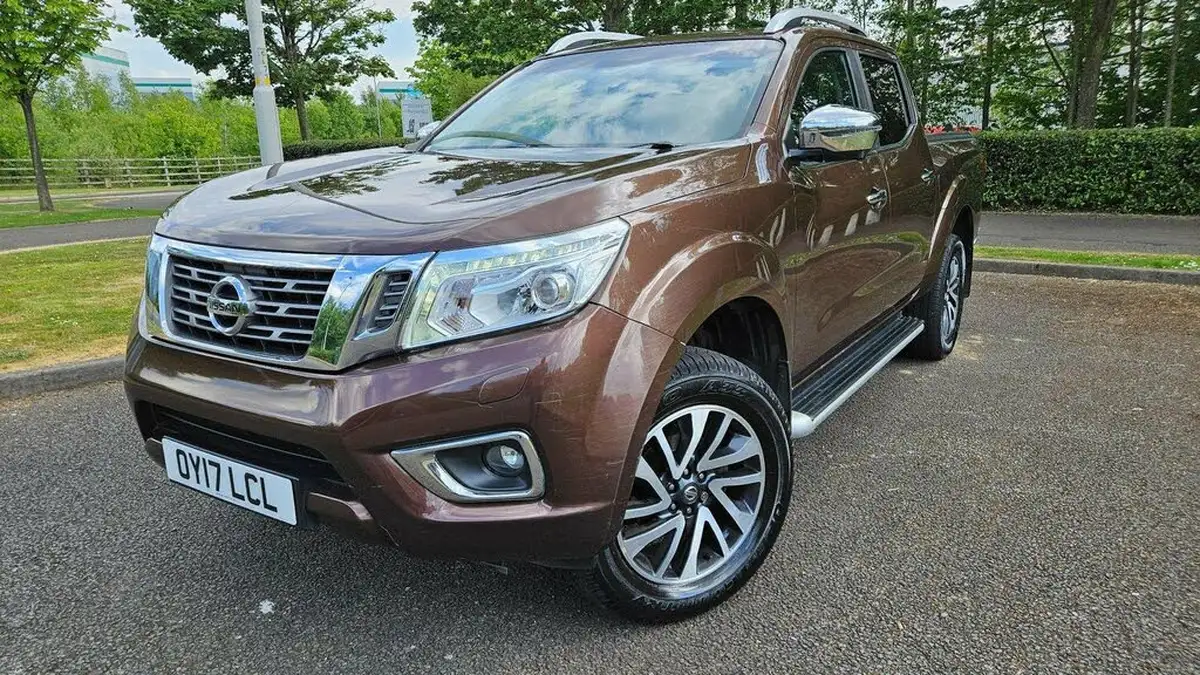 2017-nissan-navara-23dci-tekna-big-2