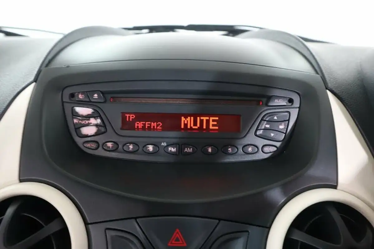 2009-ford-ka-12-studio-big-44