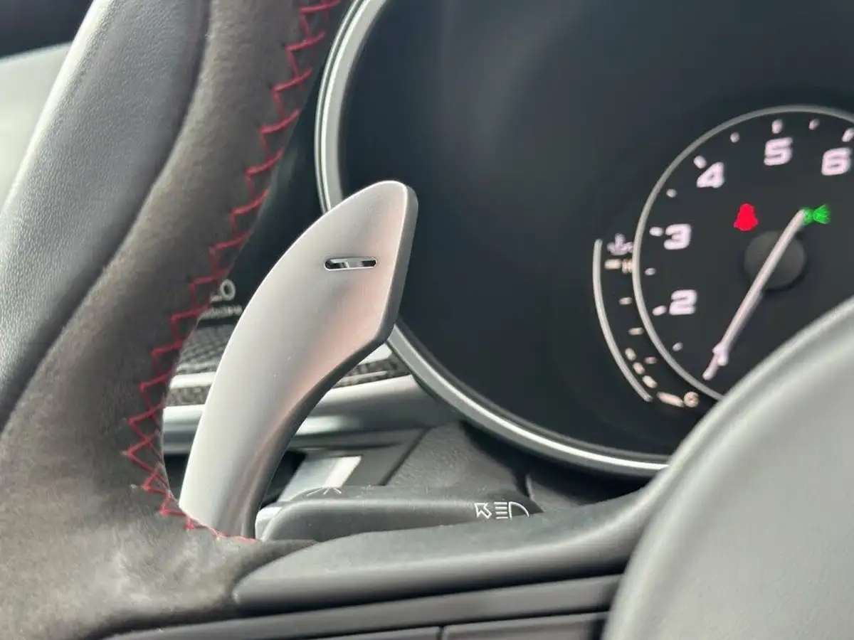 2019-alfa-romeo-stelvio-29-biturbo-quadrifoglio-big-51