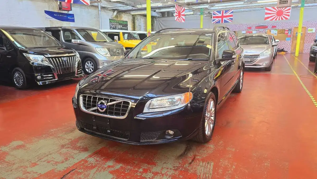 2010-volvo-v70-big-25