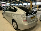 2010-toyota-prius-small-23