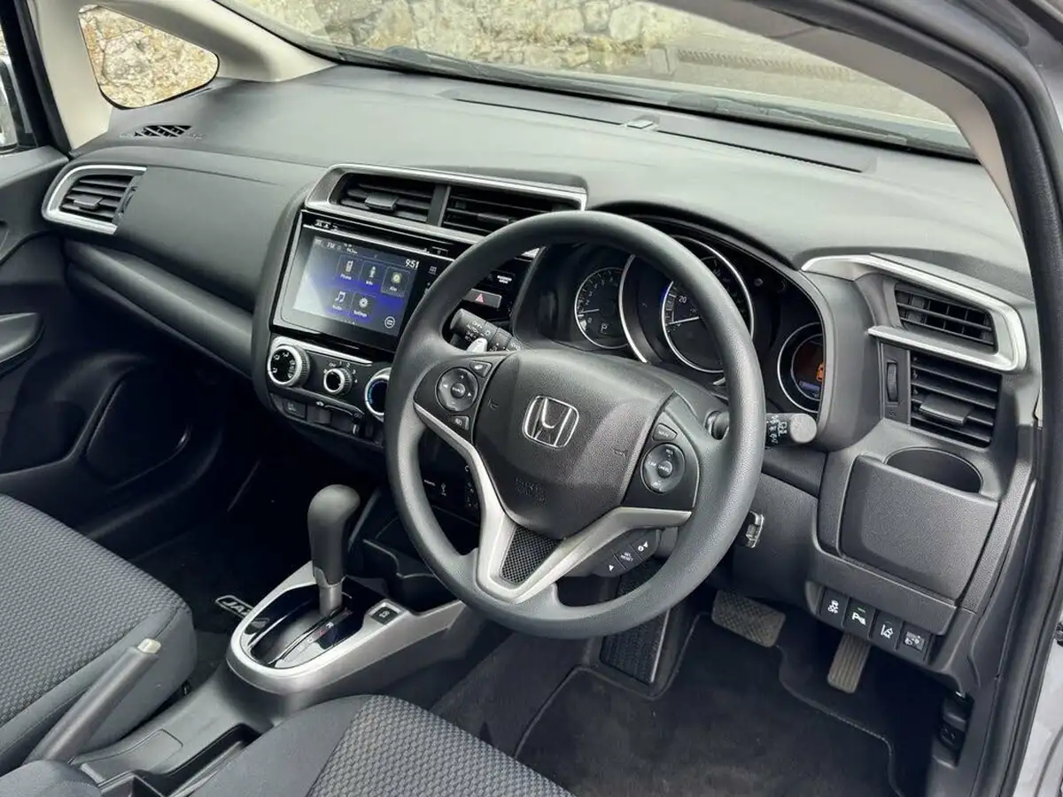 2018-honda-jazz-13-i-vtec-se-cvt-big-4