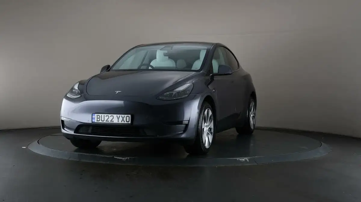 2022-tesla-model-y-e-long-range-big-39