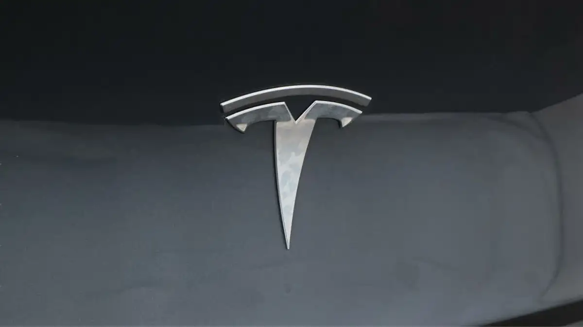 2022-tesla-model-y-e-long-range-big-21