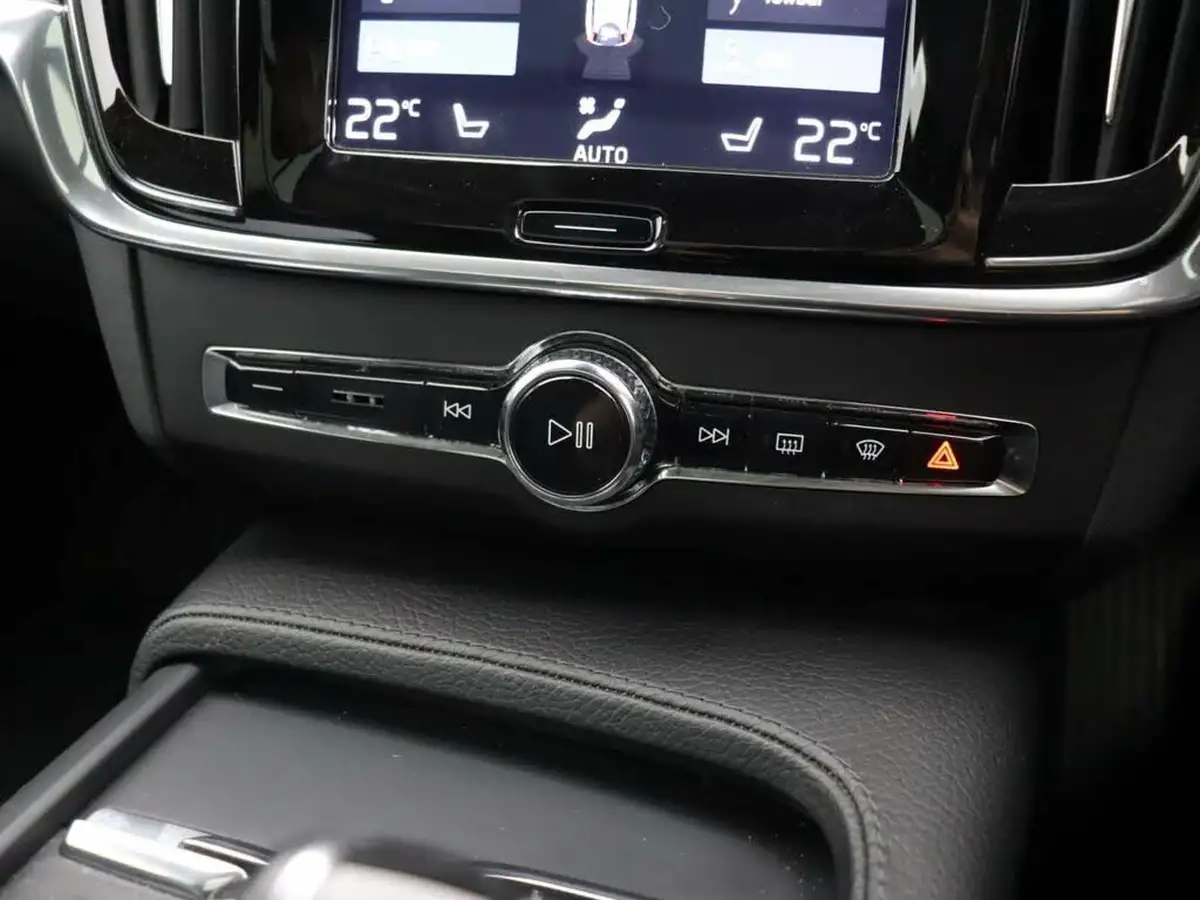 2018-volvo-v90-20td-d5-cross-country-pro-awd-big-30