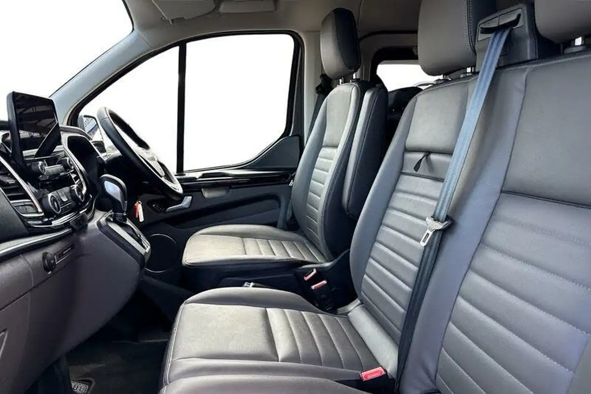 2023-ford-tourneo-custom-big-10