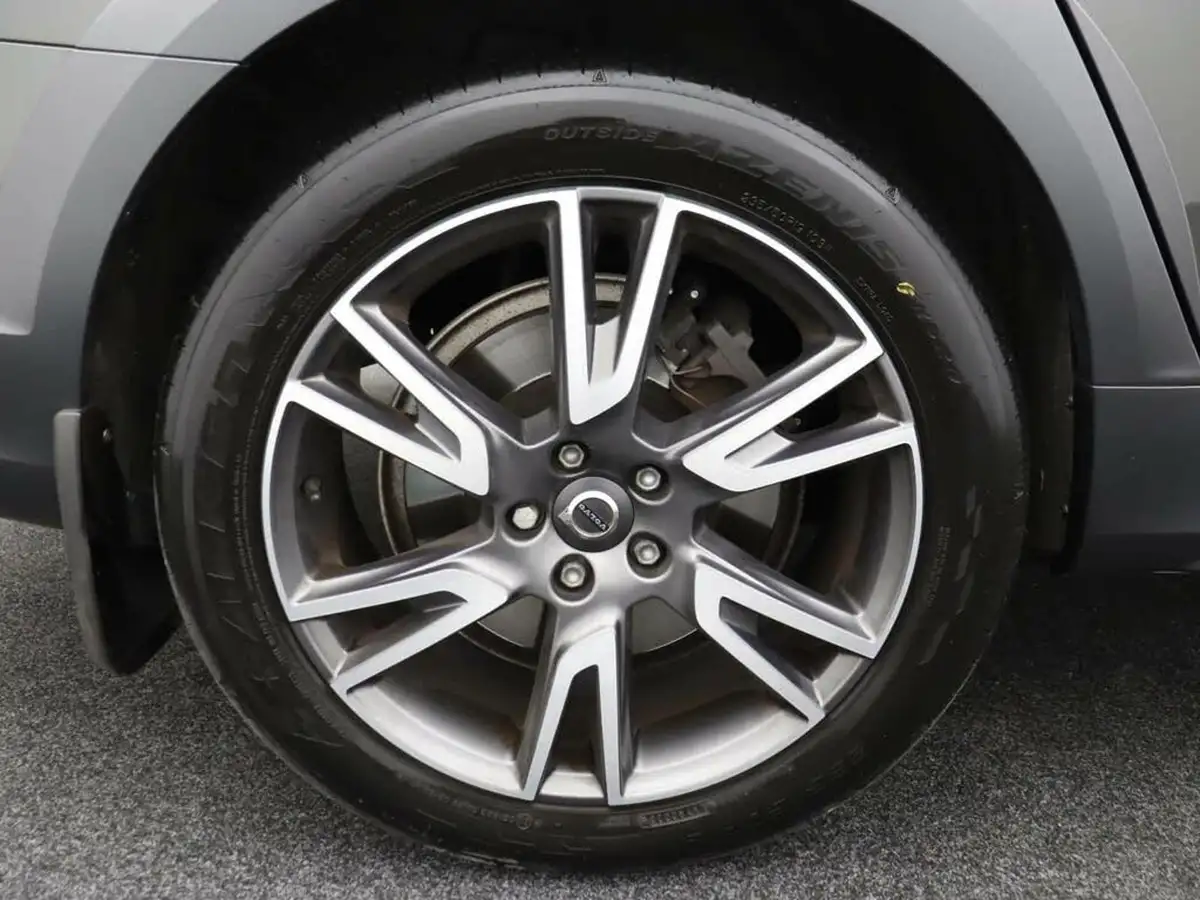 2018-volvo-v90-20td-d5-cross-country-pro-awd-big-6