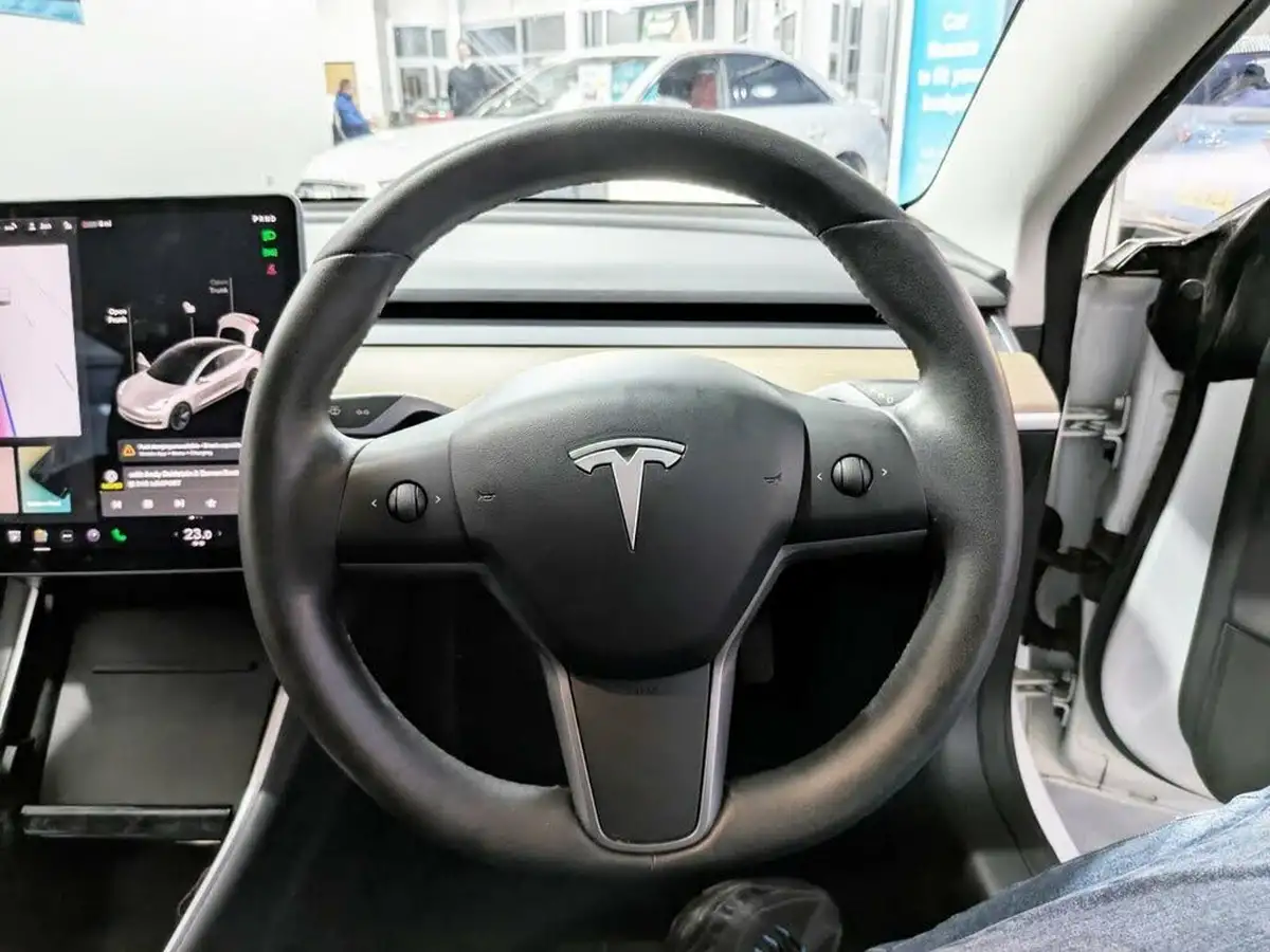 2020-tesla-model-3-e-long-range-big-23