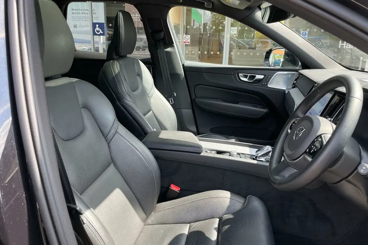 2024-volvo-xc60-20-t8-ultra-black-edition-big-24