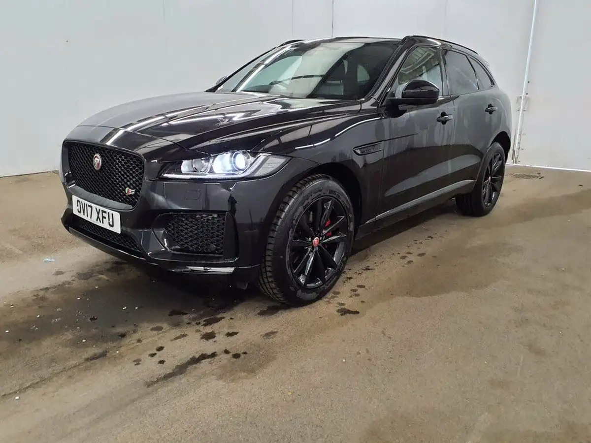 2017-jaguar-f-pace-30td-s-ss-big-3
